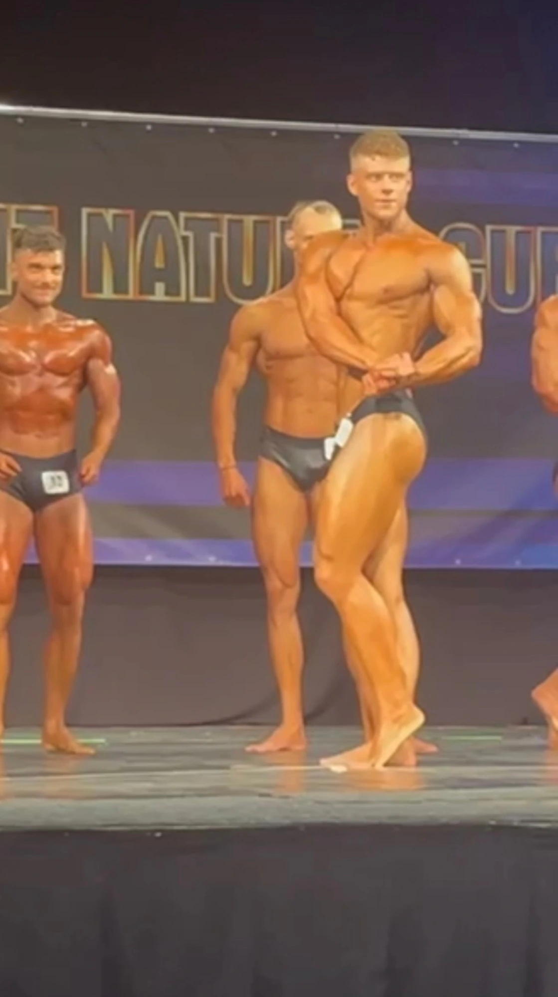 Bohuš Zeman pózuje na súťaži v Classic Physique